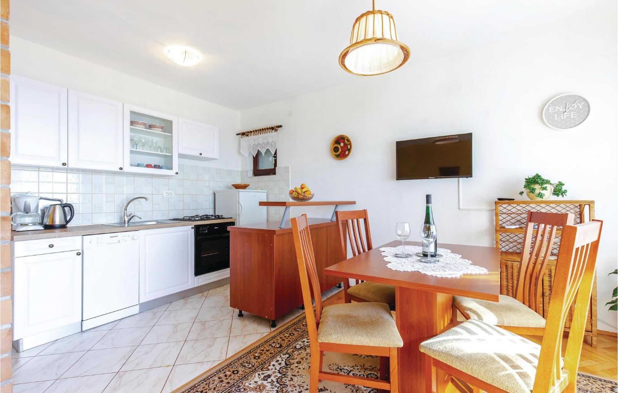 Stunning Apartment In Novi Vinodolski With Wifi Exterior foto